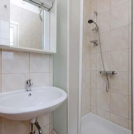 Apartment In 5281