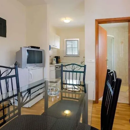 Apartment In 5281