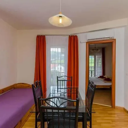 Apartment In 5281