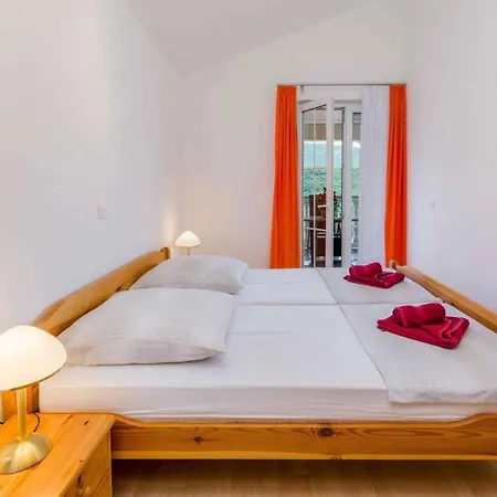 Apartment In 5281