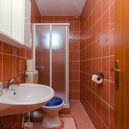Apartment In 5281